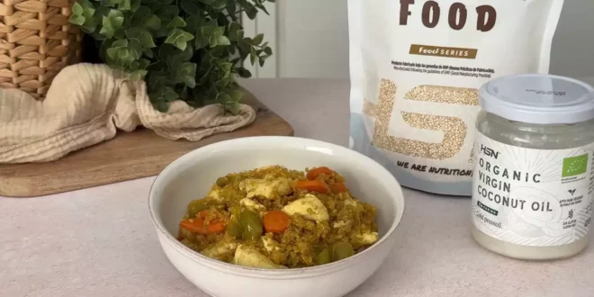 Quinoa au poulet au curry savoureuse et saine Quinoa au poulet au curry savoureuse et saine