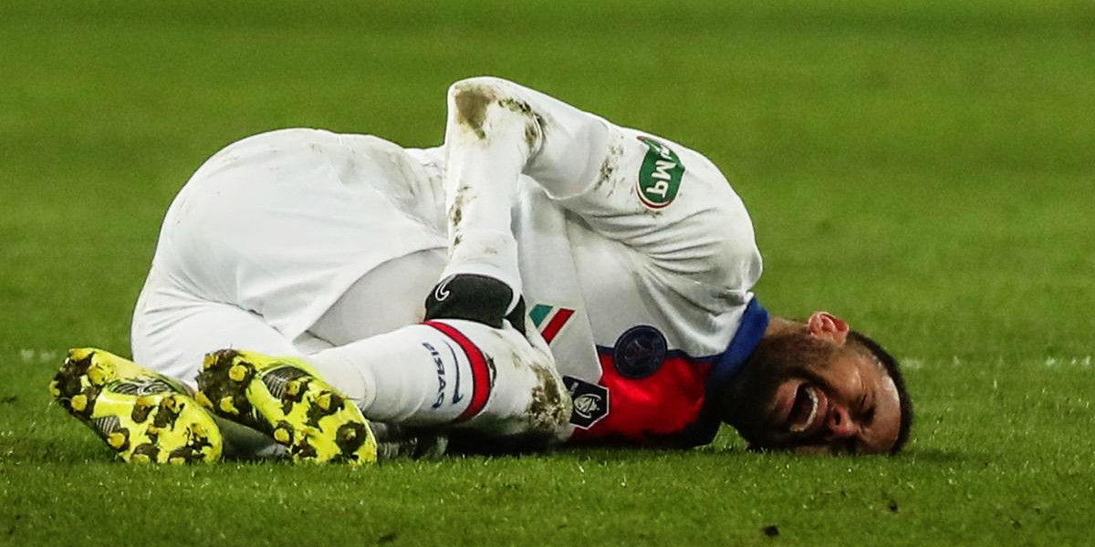 Comment un footballeur doit protéger ses genoux