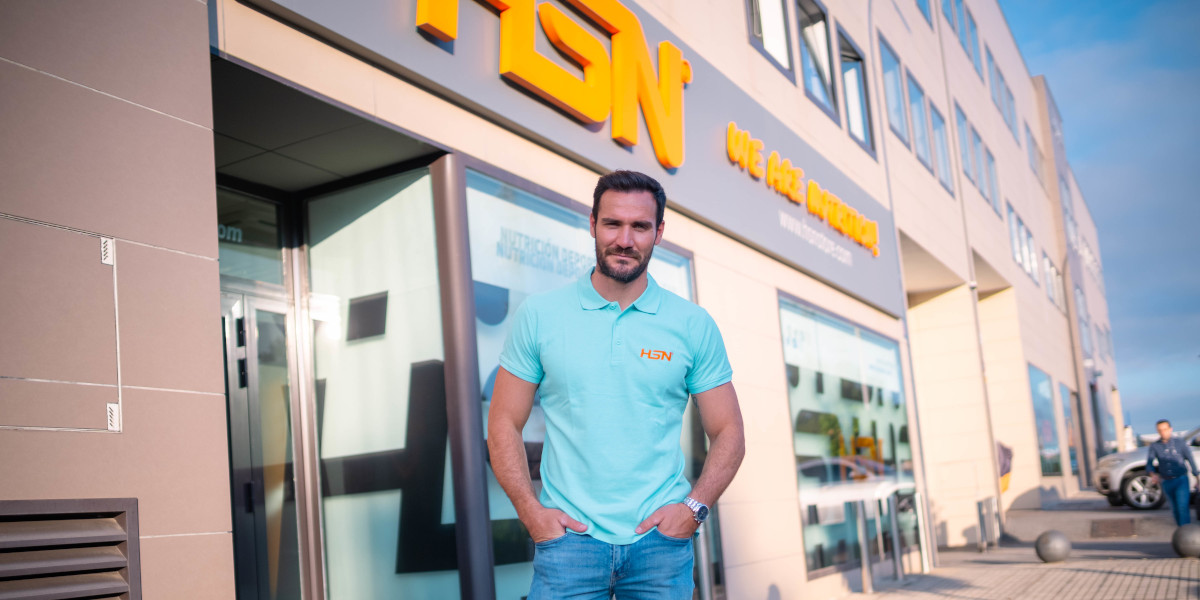 Saúl Craviotto lors de sa visite chez HSN à Grenade Saúl Craviotto lors de sa visite chez HSN à Grenade