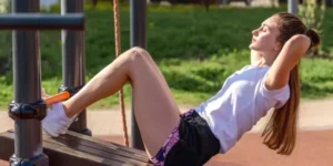 Exercices d’abdominaux pour adolescents