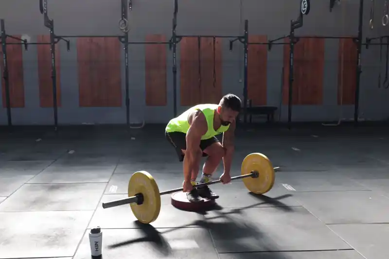 Soulevé de terre avec déficit