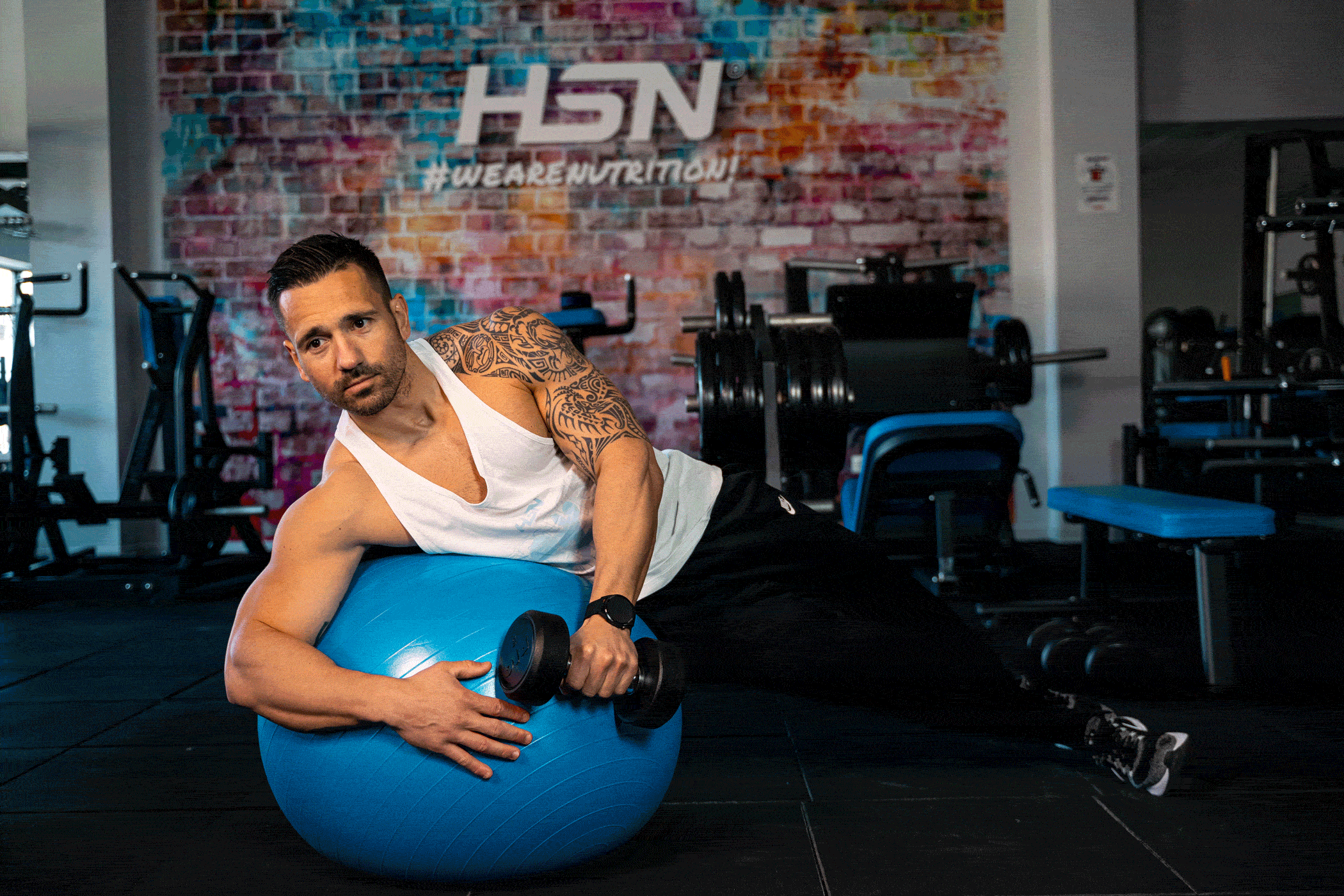 Ball Rear Deltoid Raise (Sur le côté)