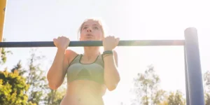 Technique correcte pour réaliser des tractions comme un professionnel