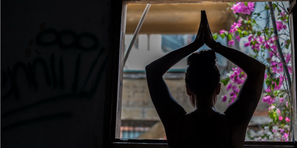Comment réaliser une séance de Blindfold Yoga