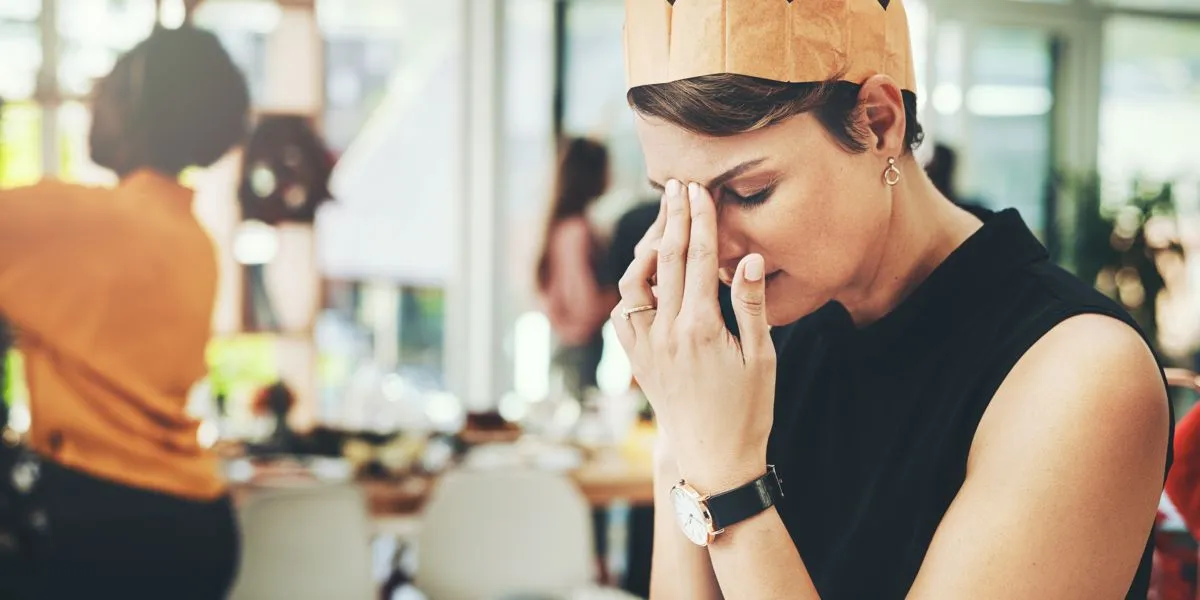 Femme stressée par les préparatifs de Noël