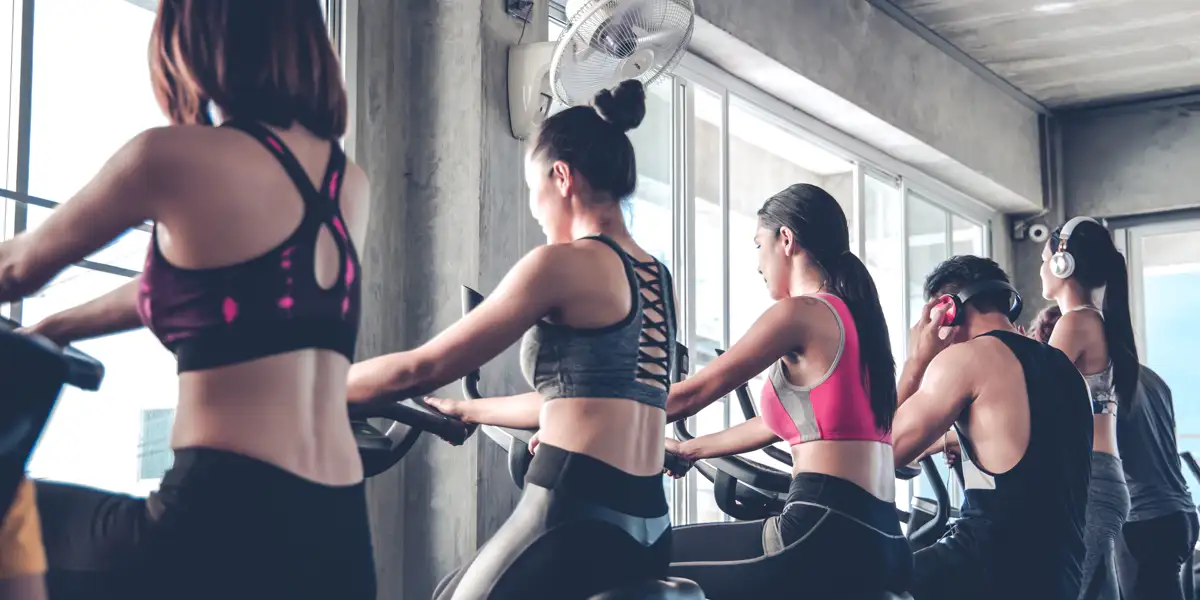 Cours de fitness dirigés par l'IA