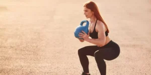 Comment faire des squats goblet étape par étape