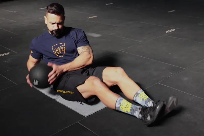 rotations russes avec medicine ball