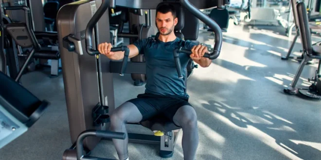 Comment faire correctement le développé couché assis à la machine