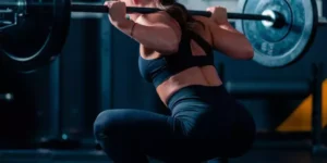 Comment faire des squats avec poids