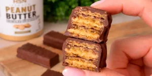 Chocolatines sans sucre fourrées à la crème de cacahuète