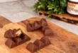 Barres chocolatées croustillantes fourrées à la crème de noisettes